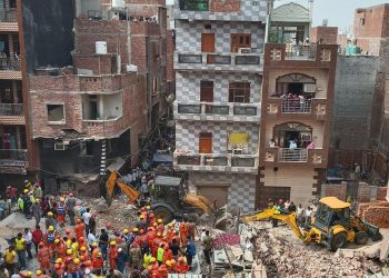 দিল্লিতে চারতলা ভবন ধস নি'হত ৪ আটকা আরও অনেকে