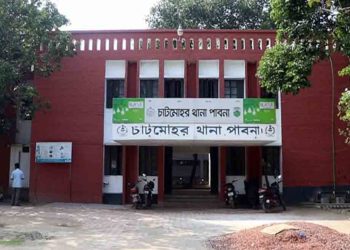চাটমোহরে সড়কের পাশে শিশুর মাথা থেঁতলানো ম'রদেহ উদ্ধার