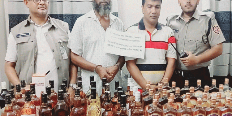 ‘সরকারি গাড়ির’ ছদ্মবেশে ৮০ বোতল ম'দ খুলনায় দুইজন গ্রে'প্তা'র