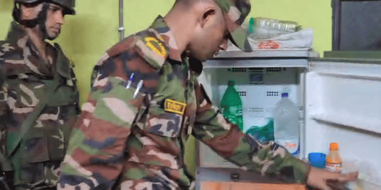 আগাসাদেক রোডে সেনা অভিযানে মা'দকসহ ১০ জন আ'টক