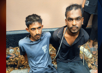 ইউটিউব দেখে চুরির কৌশল বাস্তবে ধরা খেয়ে ক্ষমা চাইল দুই যুবক