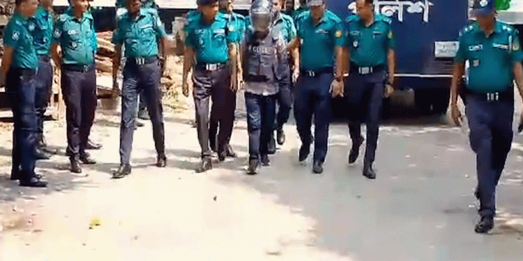 সাবেক আ'ইজিপি শহীদুলসহ দুই পুলিশ কর্মকর্তা ট্রাইব্যুনালে হাজির