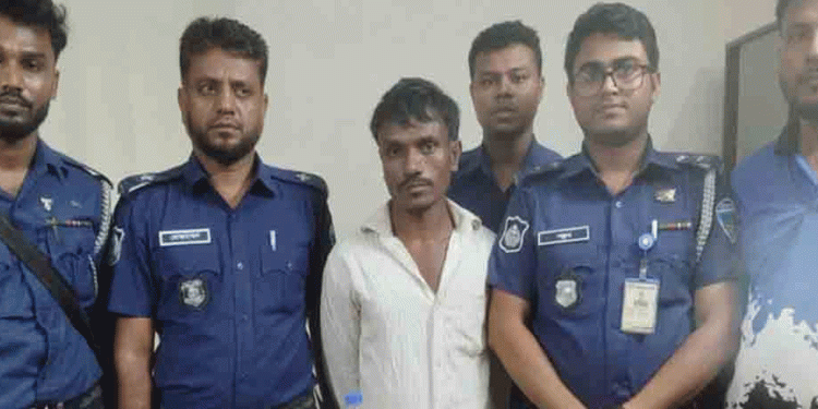 কক্সবাজারে অ'স্ত্রসহ গ্রে'প্তার নি'ষিদ্ধ আওয়ামী লীগ নেতা