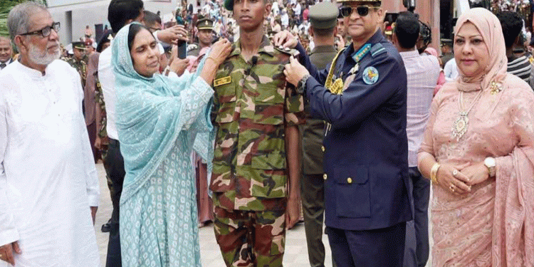 বিএমএ-তে ৮৮তম কুচকাওয়াজে কমিশন পেলেন ১৫৫ অফিসার ক্যাডেট