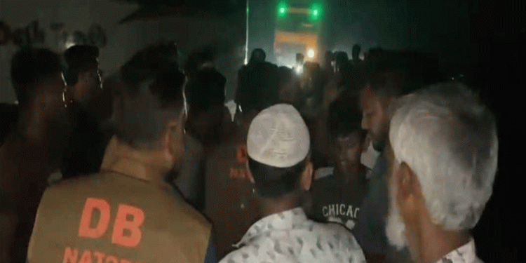 নাটোরে মহাসড়কে পলিথিনে মোড়ানো মানুষের কা'টা হাত উদ্ধার