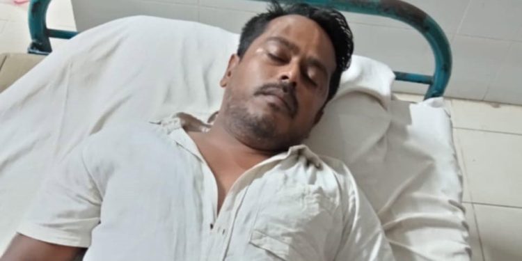 চাঁদা না দেয়ায় ঠিকাদারকে হাতুড়ি পেটা ও টাকা লুটের অ‌ভিযোগ