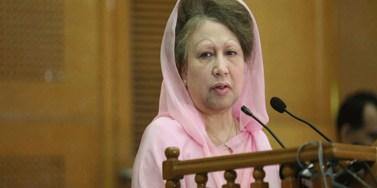 বিশেষ এয়ার অ্যাম্বুলেন্সে মঙ্গলবার ঢাকায় ফিরছেন খালেদা জিয়া