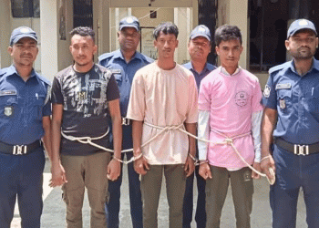 সুনামগঞ্জে মাদ্রাসাছাত্রীকে উত্ত্যক্ত প্রতিবাদ করায় চাচাকে পিটিয়ে আহত গ্রে'প্তার ৩ বখাটে