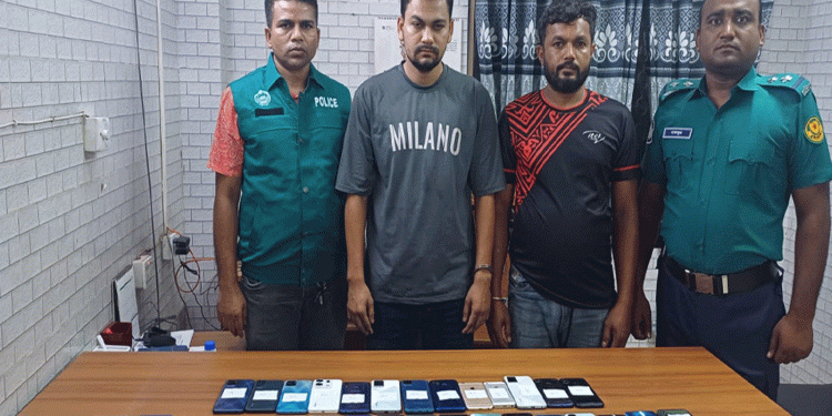 কদমতলীতে অর্ধশত চো'রাই মোবাইলসহ দুইজন গ্রে'প্তা'র