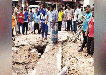 চাঁদপুরে ম্যানহোলে গ্যাস বিস্ফোরণে তিন পথচারী আ'হত