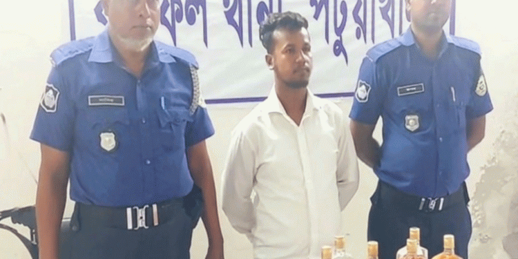 পটুয়াখালীতে ভোরে লঞ্চে যৌথ বাহিনীর অভিযান ম'দসহ যুবক গ্রে'ফতার