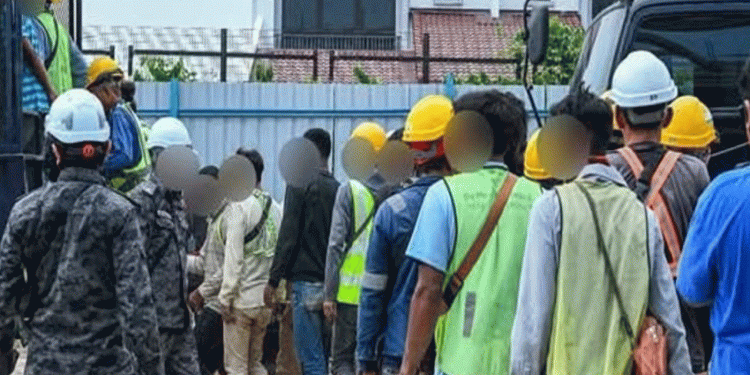 মালয়েশিয়ায় ১০৭ বাংলাদেশিসহ ১৬২ অবৈধ অভিবাসী গ্রে'প্তার