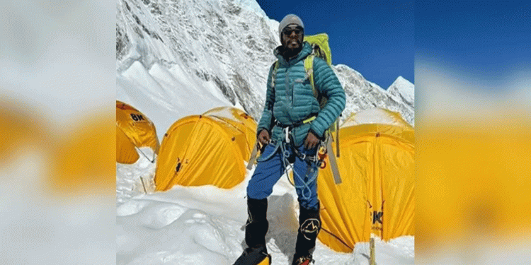 এভারেস্ট জয় করলেন শাকিল ৮৪ দিনে পায়ে হেঁটে পৌঁছালেন শিখরে