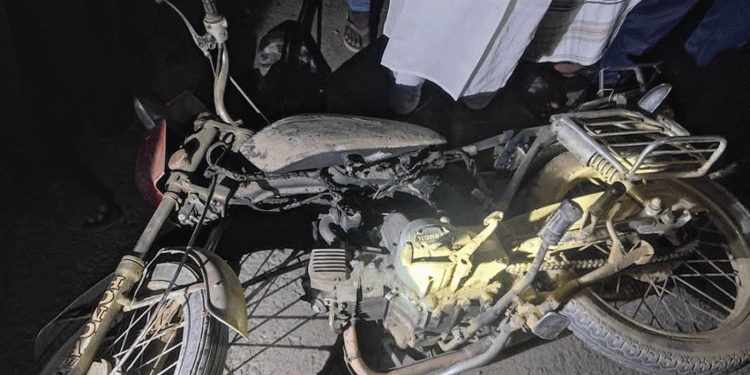 সিরাজগঞ্জের সাবেক বিএনপি নেতার ওপর হা'মলা মোটরসাইকেলে আ'গুন