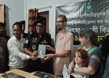 টাঙ্গাইলের মধুপুরে গরীবের হাসপাতালে র‍্যা'বের চিকিৎসা সামগ্রী বিতরণ