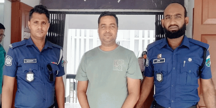 নাটোরে 'ডেভিল হান্ট' অভিযানে যুবলীগের সাবেক নেতা গ্রে'প্তার