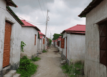 আশ্রয়ণের ঘর তালাবদ্ধ প্রকৃত গৃহহীনরা বঞ্চিত কমলনগরে