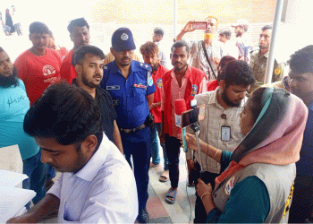 নারায়ণগঞ্জ পাসপোর্ট অফিস ও হাসপাতালে দালাল ধরতে অভিযান