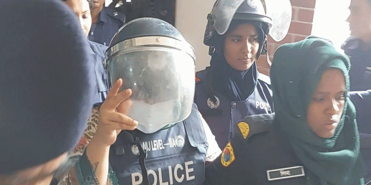 হ'ত্যা মা'মলার শুনানিতে আ'দালতে সাবেক এমপি মমতাজ বেগম