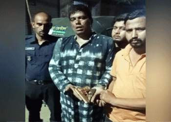 সিদ্ধিরগঞ্জে পুলিশের ওপর গু'লি চালানোর চেষ্টা অ'স্ত্রসহ দুই গ্রে'প্তার