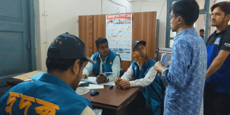মেহেরপুর বিআরটিএ অফিসে দুদকের অভিযান
