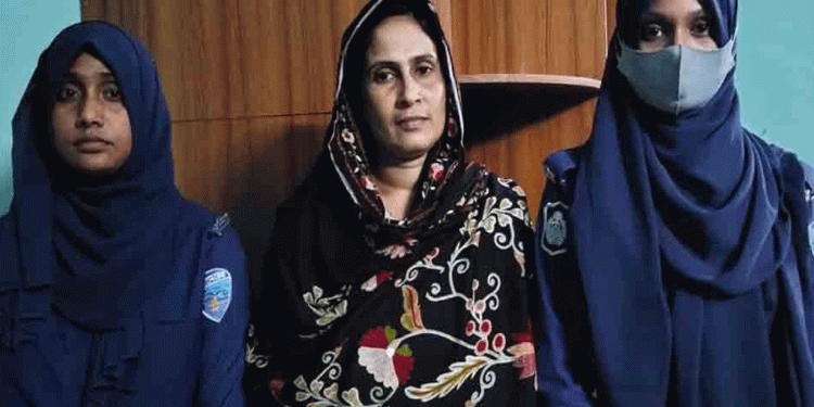 ঢাকায় গ্রে'প্তা'র দীঘিনালার নারী আওয়ামী লীগ নেত্রী লাকি