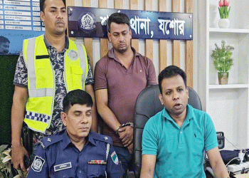 শার্শায় ১০ স্বর্ণের বারসহ পাচারকারী আ'টক বাজারমূল্য প্রায় ১.২০ কোটি টাকা