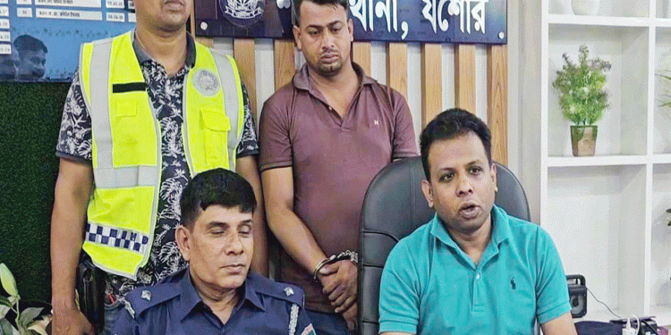 শার্শায় ১০ স্বর্ণের বারসহ পাচারকারী আ'টক বাজারমূল্য প্রায় ১.২০ কোটি টাকা