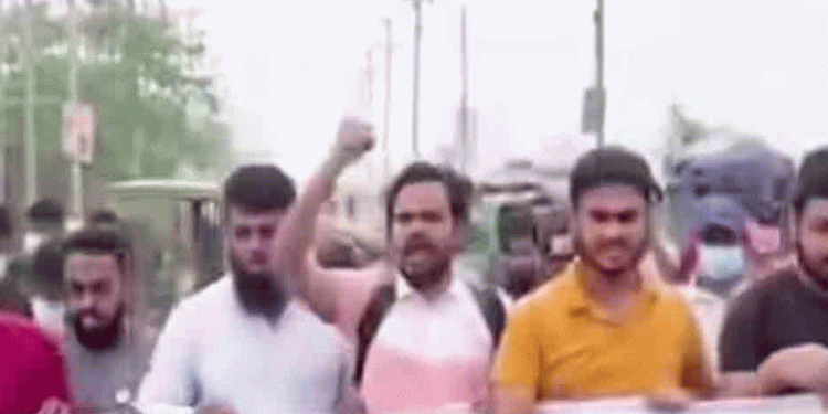 টঙ্গীতে আওয়ামী পরিবারের ব্যানারে মিছিলের চেষ্টা আ'টক ৩