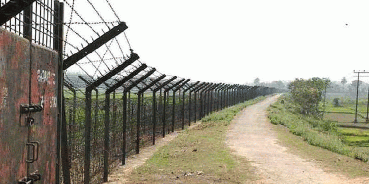 সীমান্তে বিএসএফের ‘পুশ ইন’ নারী-শিশুসহ ১৫ বাংলাদেশিকে আ'টক করল বিজিবি