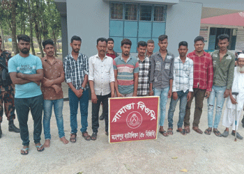 মহেশপুর সীমান্তে ২৪ বাংলাদেশি আ'টক ফে'নসিডিল উদ্ধার