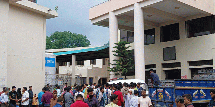 দিনাজপুরে ট্রাক-মাইক্রোবাস সংঘর্ষে নি'হত ৪ আ'হত ৩