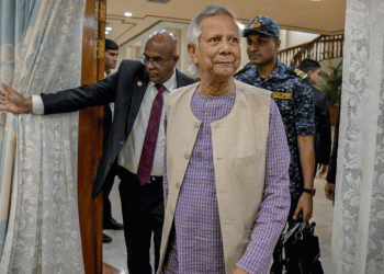 নির্বাচন নিয়ে চাপের মুখে প'দত্যাগের হু'মকি ড. ইউনূসের