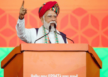 “রুটি খান বা গু'লি খেতে প্রস্তুত থাকুন”—পাকিস্তানকে মোদির কড়া বার্তা