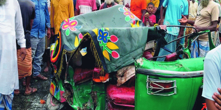 বগুড়ায় ট্রাক-সিএনজি সংঘর্ষে ব্যাংক কর্মকর্তা নি'হত আ'হত ৩