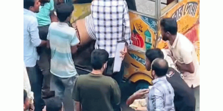 বরিশালে বাসের ধাক্কায় দুই মোটরসাইকেল আরোহী নি'হত