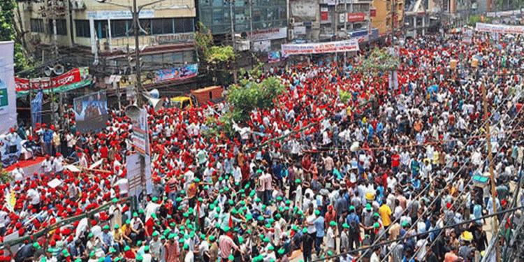 নয়াপল্টনে বিএনপির তারুণ্য অধিকার সমাবেশ নেতাকর্মীদের ঢল