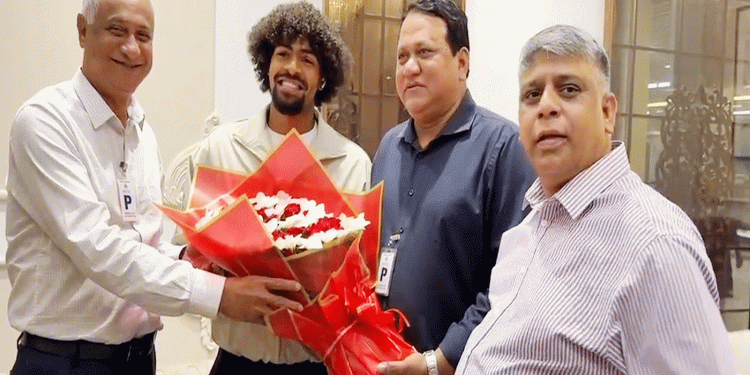বাংলাদেশে এলেন হামজা চৌধুরি অনুশীলনে নামবেন বিকেলে
