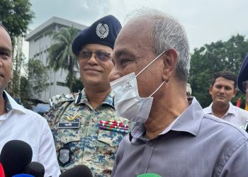 মাঠ পর্যায়ে রাইফেল ভারী অস্ত্র শুধু এপিবিএনের: স্বরাষ্ট্র উপদেষ্টা