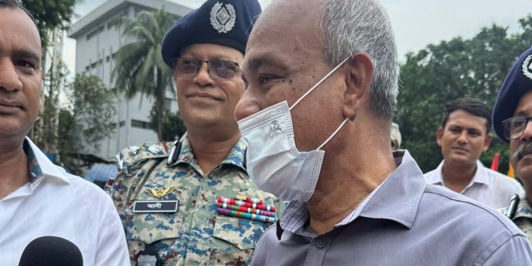 মাঠ পর্যায়ে রাইফেল ভারী অস্ত্র শুধু এপিবিএনের: স্বরাষ্ট্র উপদেষ্টা