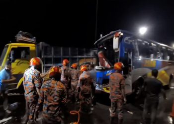 পদ্মা সেতুতে বাস-ট্রাক সংঘর্ষে নি'হত ১