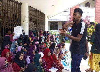 শহীদ আবু সাঈদ হ'ত্যা“মিথ্যা তথ্যের প্রতিবাদে বেরোবি প্রশাসনিক ভবন তালাবদ্ধ”