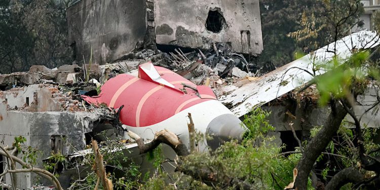 এয়ার ইন্ডিয়া দুর্ঘটনার তদন্তে যুক্তরাজ্য-যুক্তরাষ্ট্রের বিশেষজ্ঞ দল ভারতে