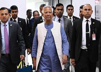 যুক্তরাজ্য সফর শেষে দেশে ফিরলেন প্রধান উপদেষ্টা ড. ইউনূস