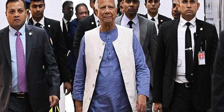 যুক্তরাজ্য সফর শেষে দেশে ফিরলেন প্রধান উপদেষ্টা ড. ইউনূস