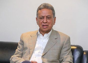 ইউনূস–তারেক বৈঠক : লন্ডন গেলেন আমীর খসরু