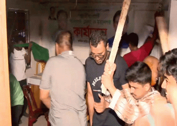 বরিশালে জাতীয় পার্টির কার্যালয়ে হা'মলা-ভা'ঙচুর