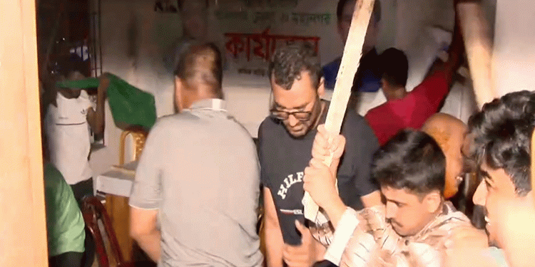 বরিশালে জাতীয় পার্টির কার্যালয়ে হা'মলা-ভা'ঙচুর