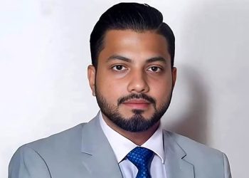 ইশরাককে দায়িত্ব দেওয়ার দাবিতে নগর ভবনে অবস্থান কর্মসূচি