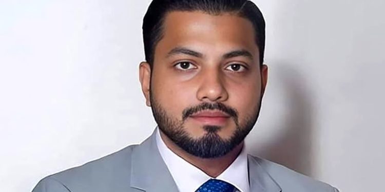 ইশরাককে দায়িত্ব দেওয়ার দাবিতে নগর ভবনে অবস্থান কর্মসূচি